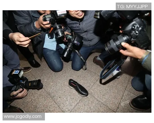 南安普顿主帅遭记者围攻偷拍事件新闻官出面呼吁尊重与理性 南安普顿主帅遭记者围攻偷拍事件新闻官出面呼吁尊重与理性
